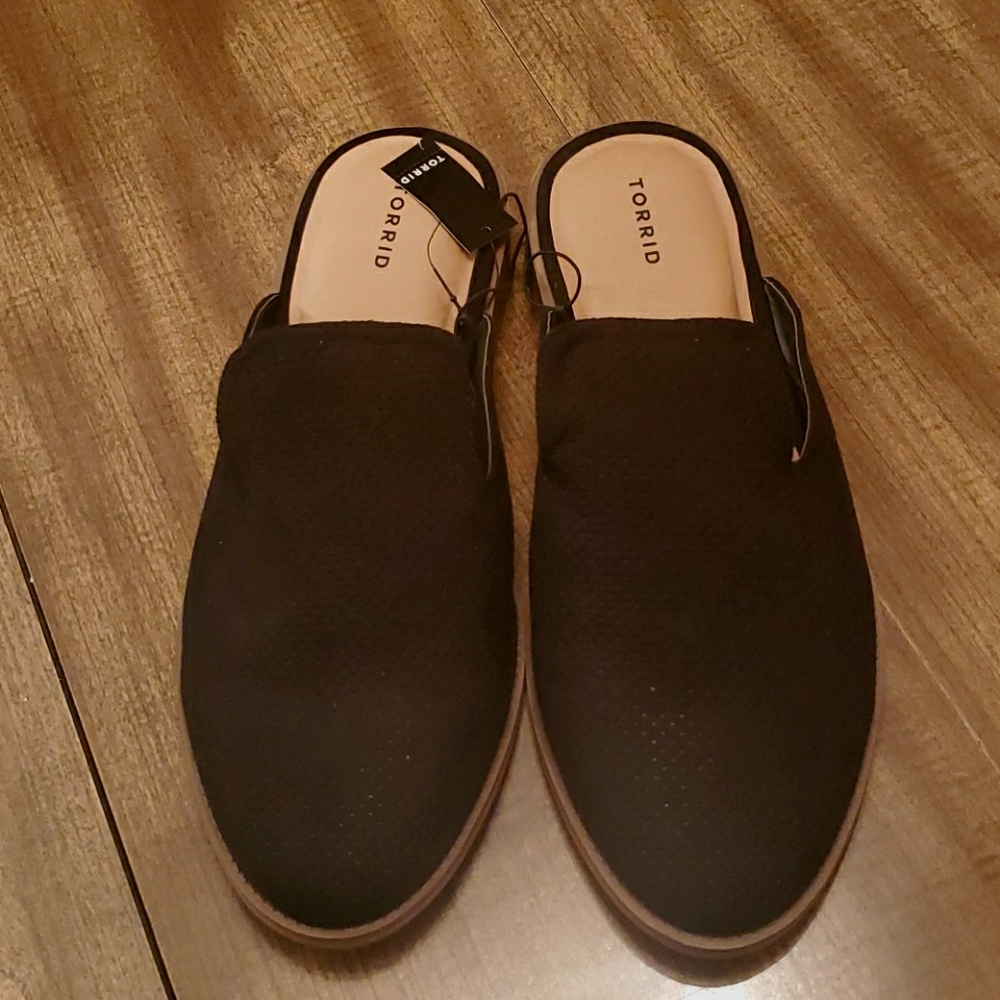 Too big... never worn.